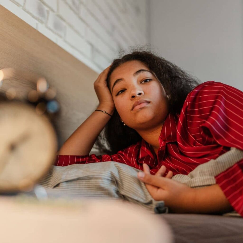 Vrouw in bed met slaapproblemen