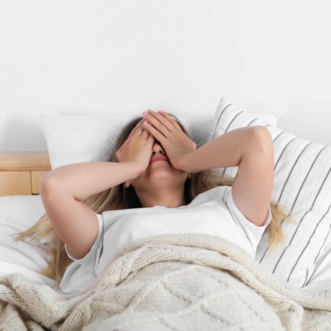 Vrouw met slaapgebrek in bed