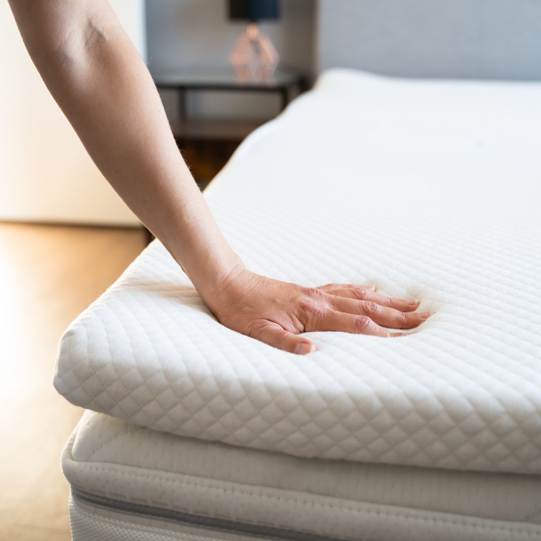 Hand op Tempur matras test garantie van het matras