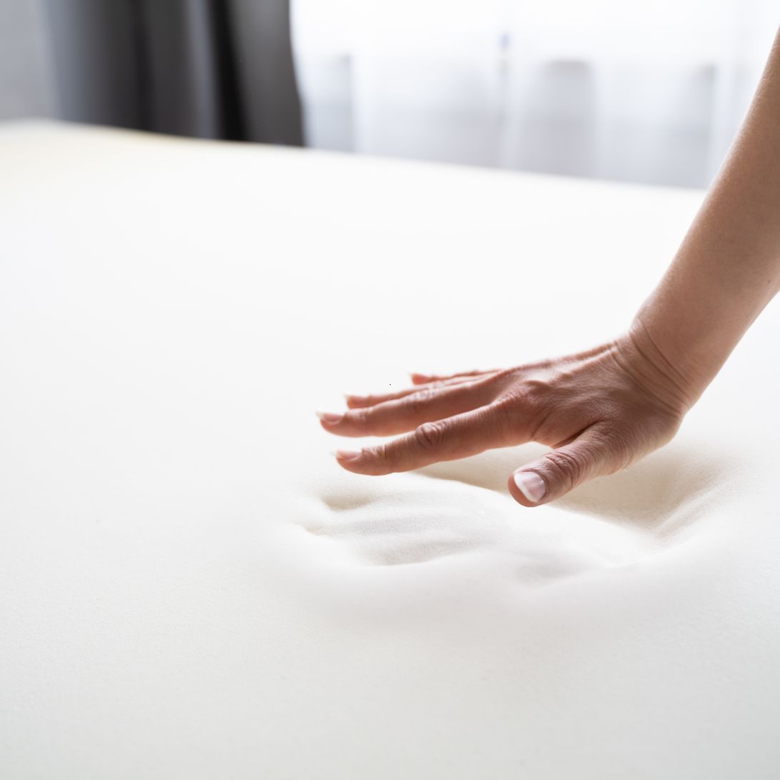 Traagschuim-matras 1 Hand drukt traagschuim-matras in