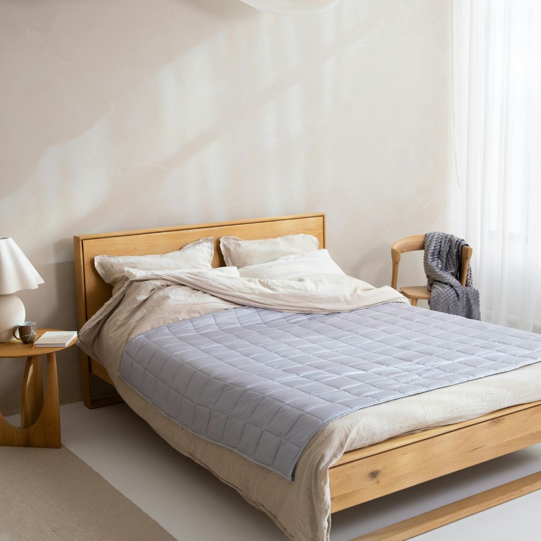 Opgedekt, houten bed