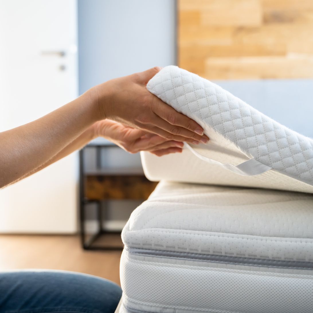 Tuur topper 1 Tuur Original topper wordt op matras gelegd