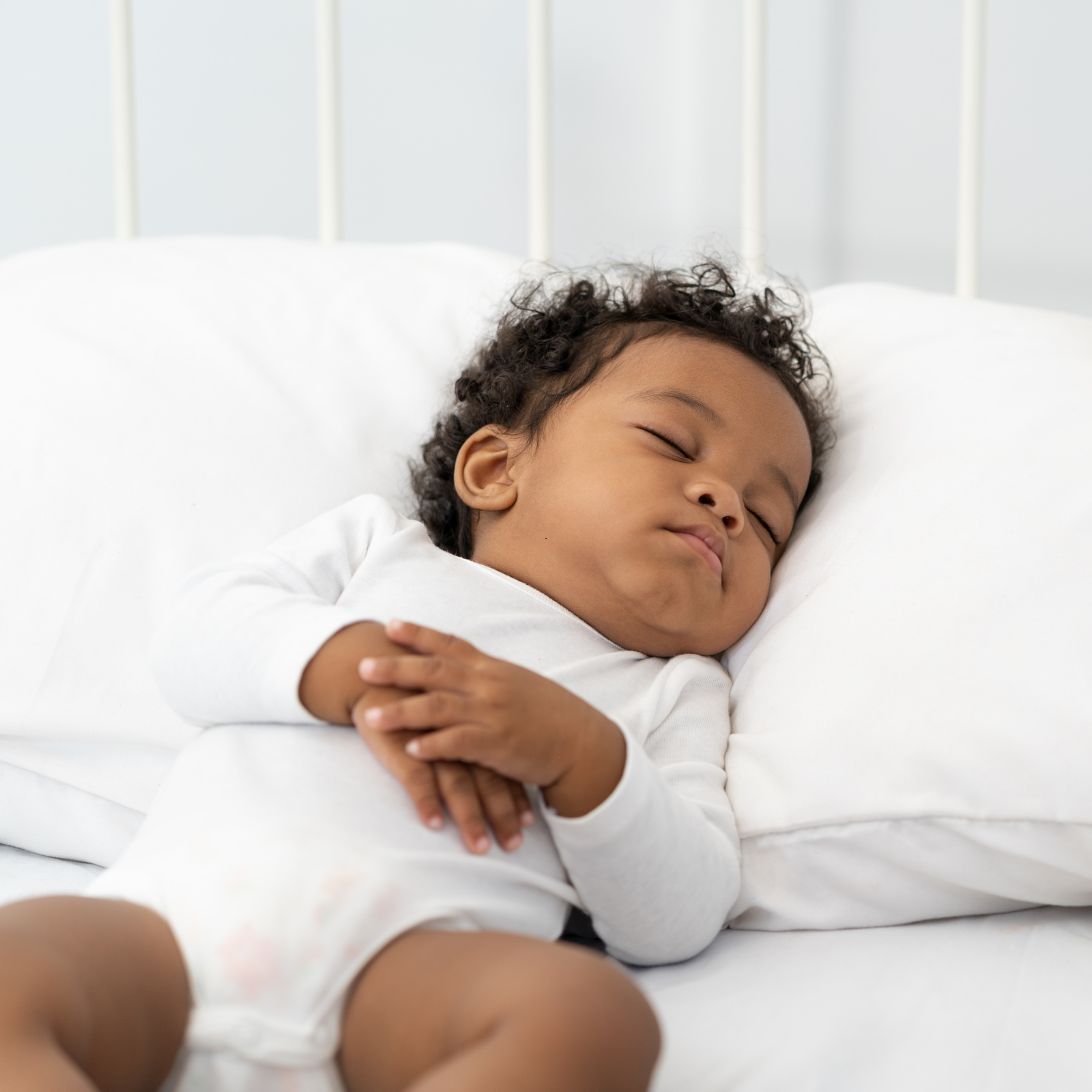 Baby slaapt op alternatief IKEA matras