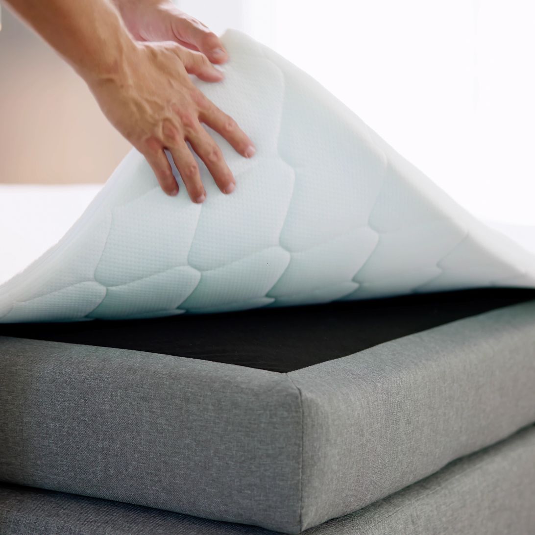 Alternatief Emma Airgrid topper wordt op boxspringbodem gelegd
