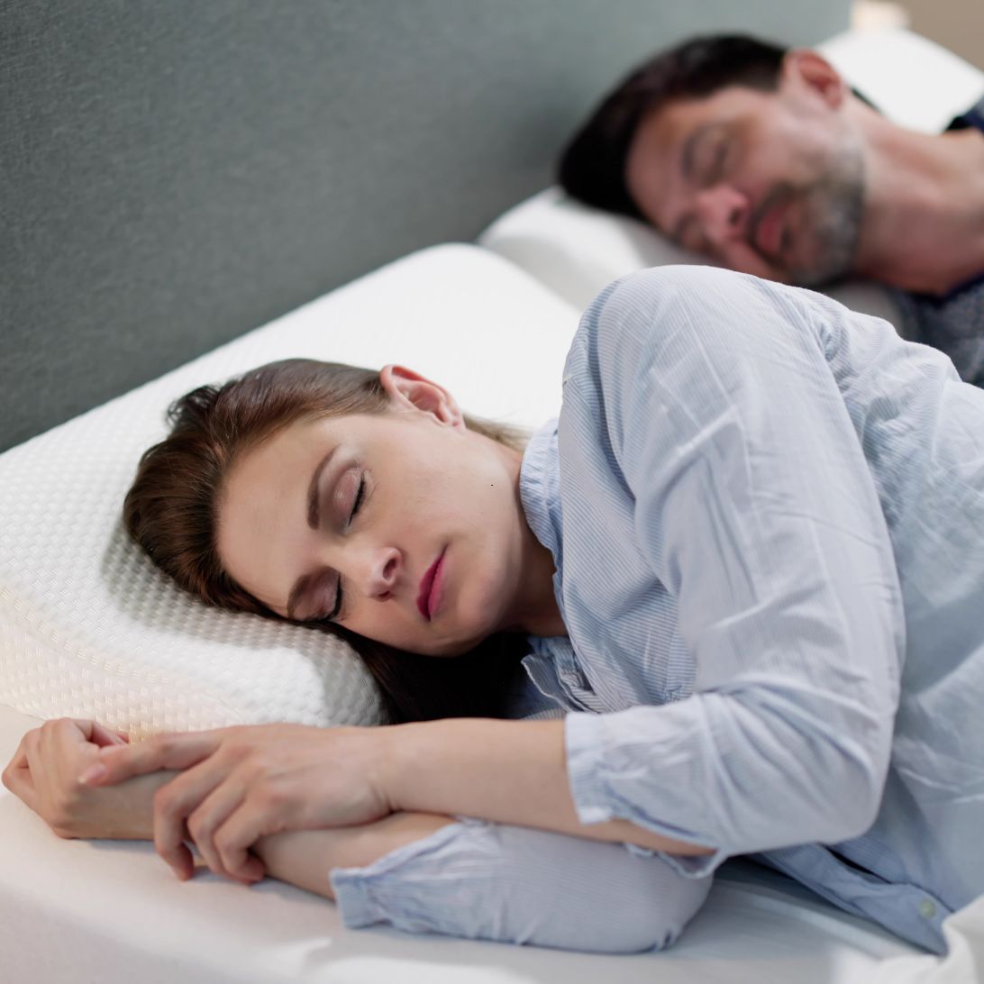 alternatief matt sleeps kussen 1 Man en vrouw liggen te slapen op alternatief Matt Sleeps kussen