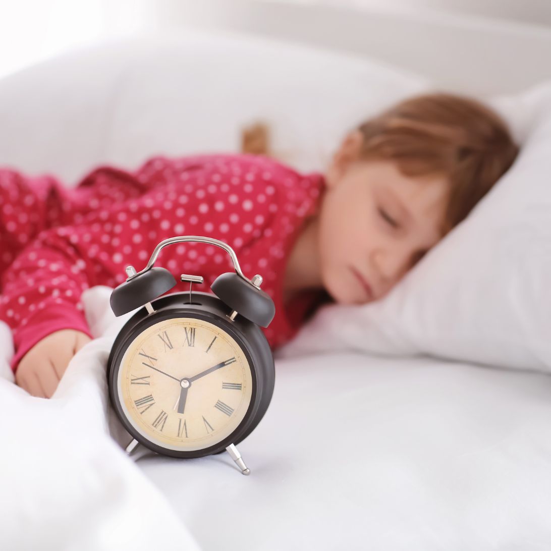 Kind gebruikt slaaptrainer voor regelmatige nachtrust