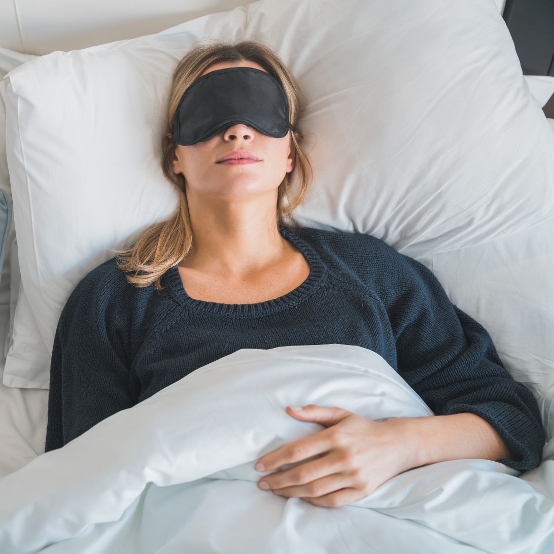 Vrouw valt sneller in slaap dankzij slaapmasker