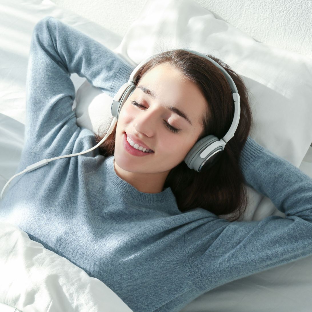 Vrouw gebruikt ASMR om beter in slaap te vallen